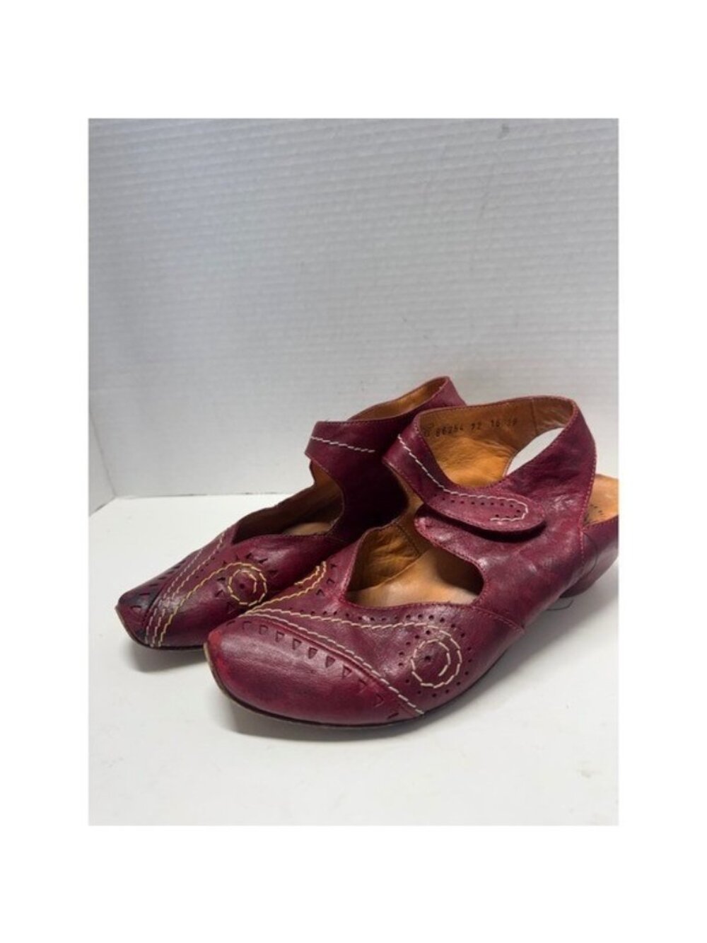 Think! Burgundy Leather Mary Jane Pumps Square Toe Stitch Detail 39 8.5 Italy